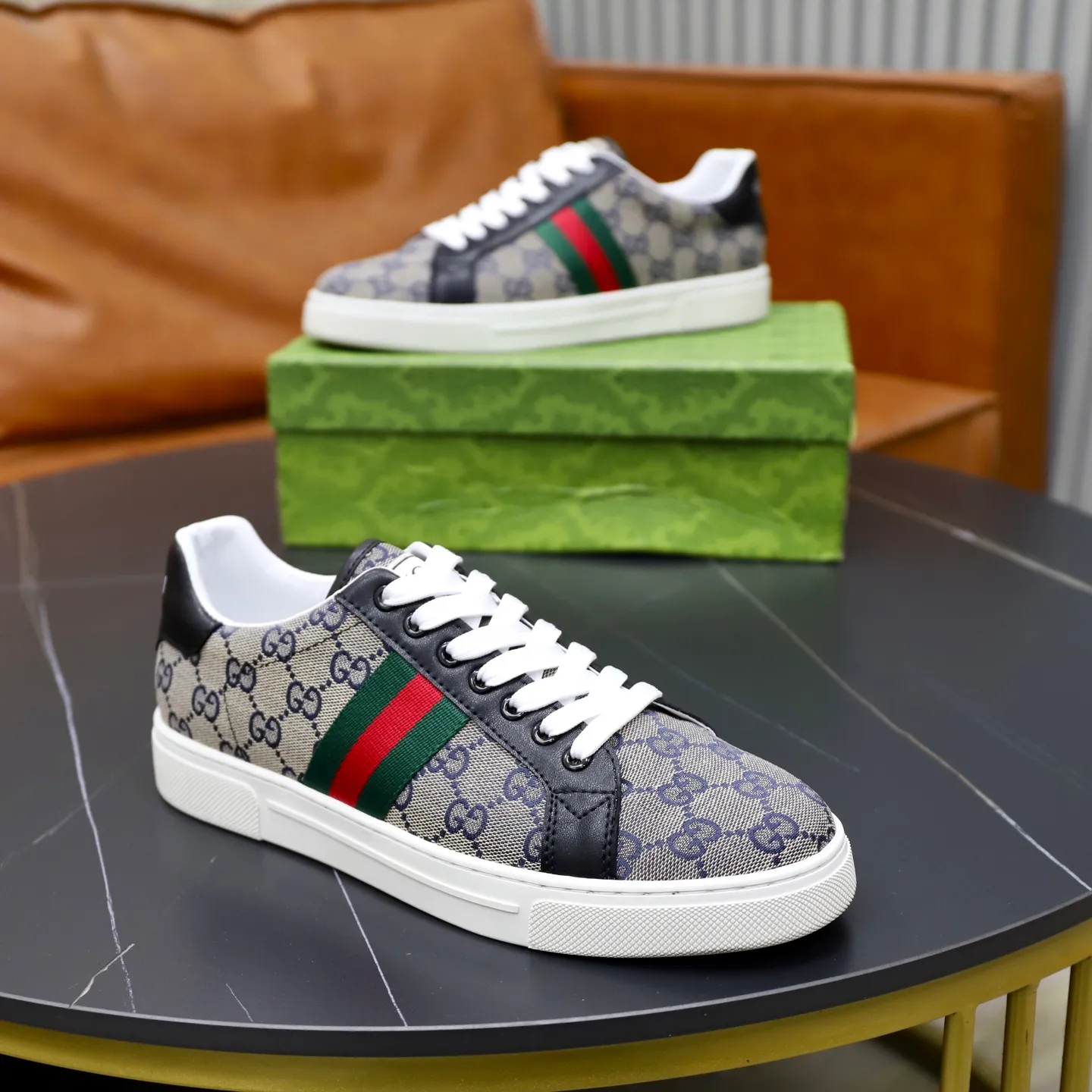 Ex-factory price: 400💰🙅‍♂️🙅‍♂️🙅‍♂️ Brand: Gucci GUCCi Standard code: 38-44 (45 customized) Grade: Same as the official website Material: Original leather splicing Comfortable and breathable sheepskin lining Original wear-resistant outsole Style category: Men's fashionable casual shoes Running sneakers Distinguished luxury brand elements Top luxury Color: actual picture color